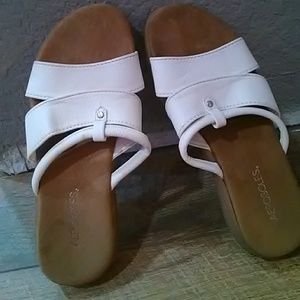 Sleek Aerosoles Sandals!